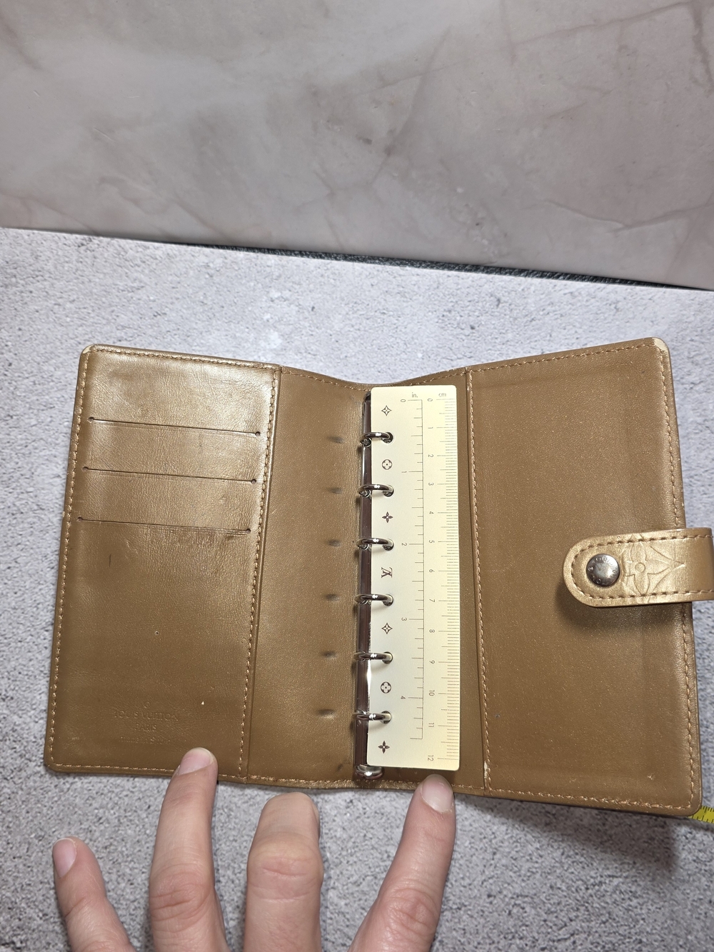 Louis Vuitton Gold Embossed Monogram Vernis Compact Agenda Cover - Picture 3 of 16